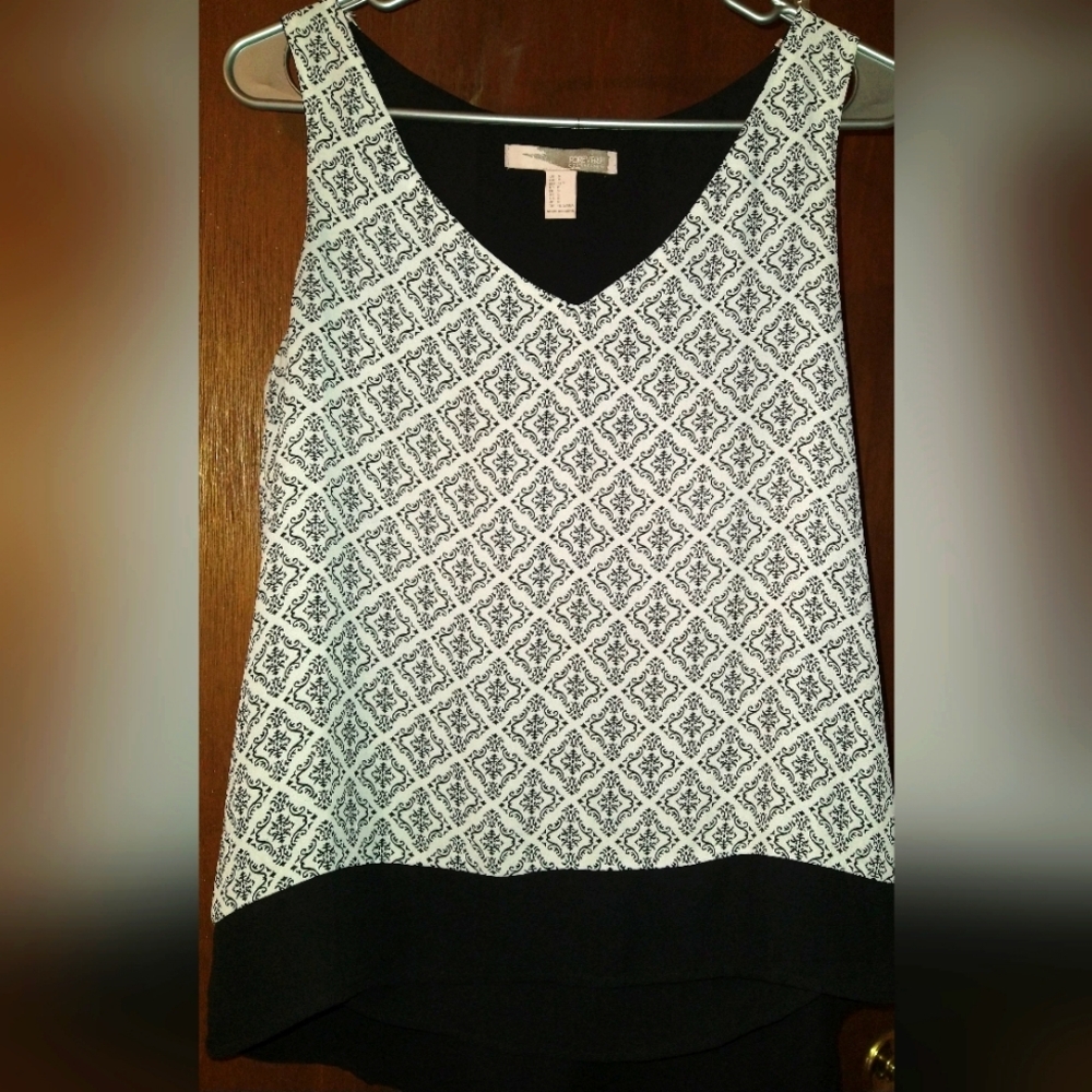 Forever 21 Contemporary Black&White sleeveless blouse S